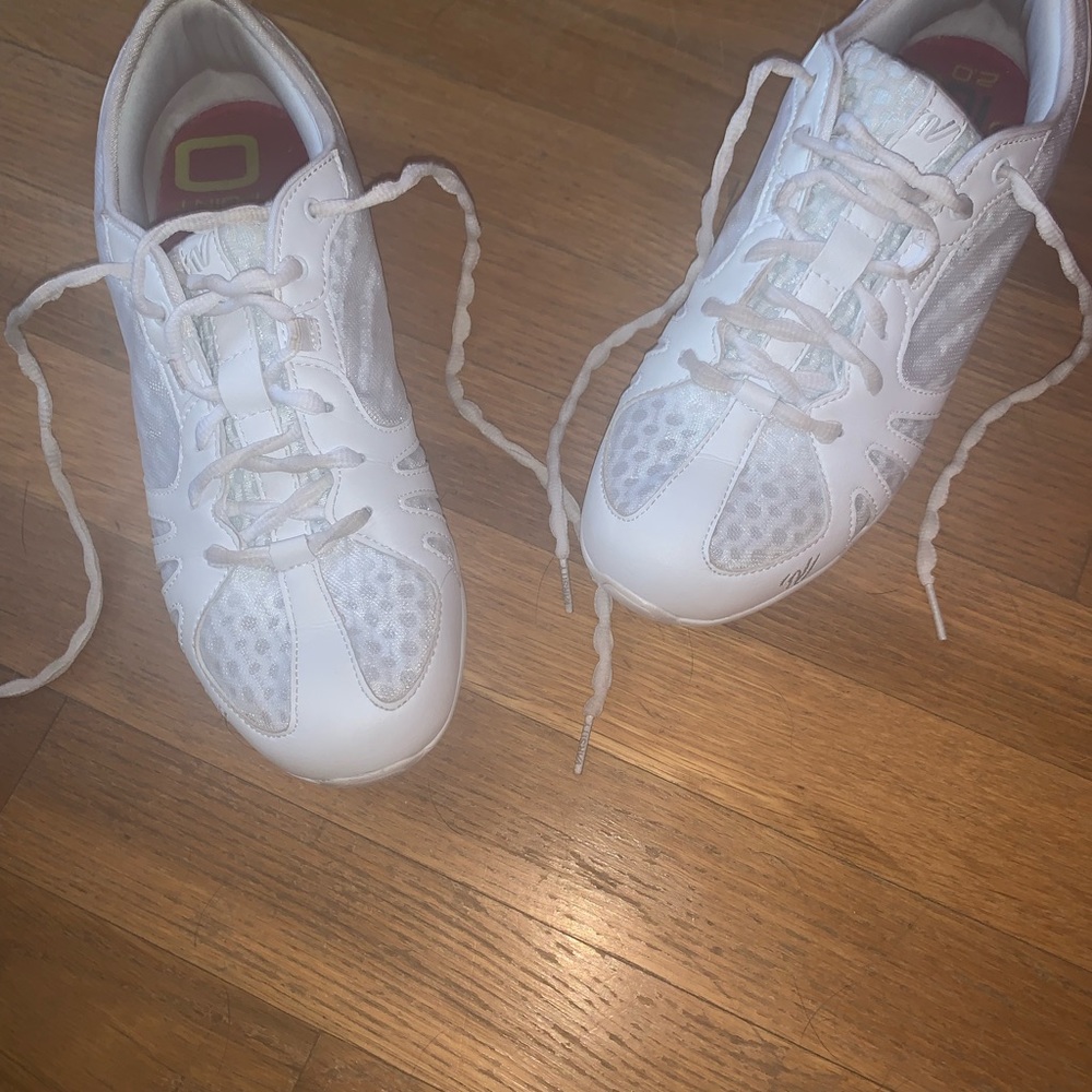 Varsity last pass 2.0 cheer shoes in white